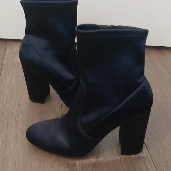 Satin Booties - Picture 3 of 4